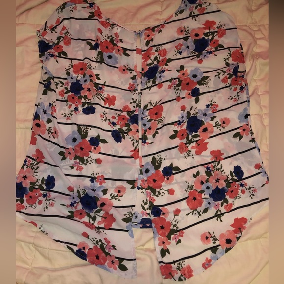 Torrid Flowy Flowery Top, 1X/14-16 - Picture 3 of 5